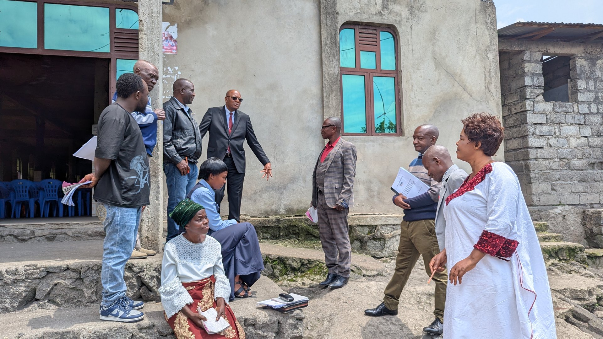 Community members in Ndoshо